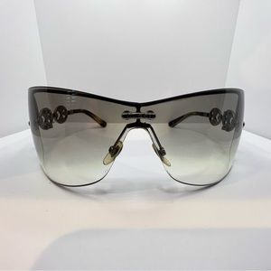 Gucci wrap around Chain sunglasses